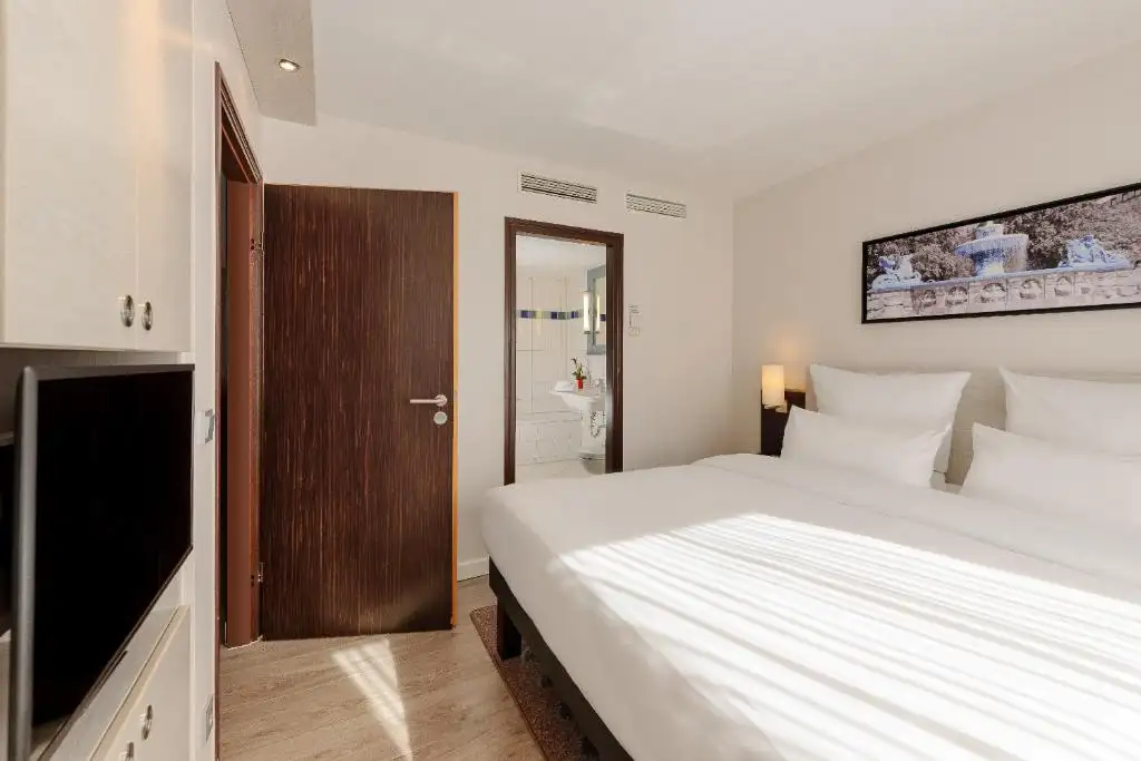 Habitación Privilege con cama extragrande y sofá cama