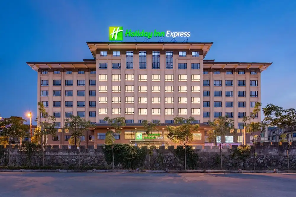 PriceTravel - Travel easy, without excuses