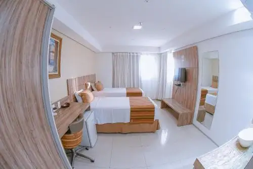 Habitación de hotel con cama y baño en Profissionalle Hotel São Luís, en São Luís